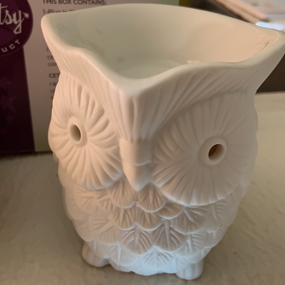 Scentsy ‘Whoot’ owl Scentsy warmer - Picture 3 of 4